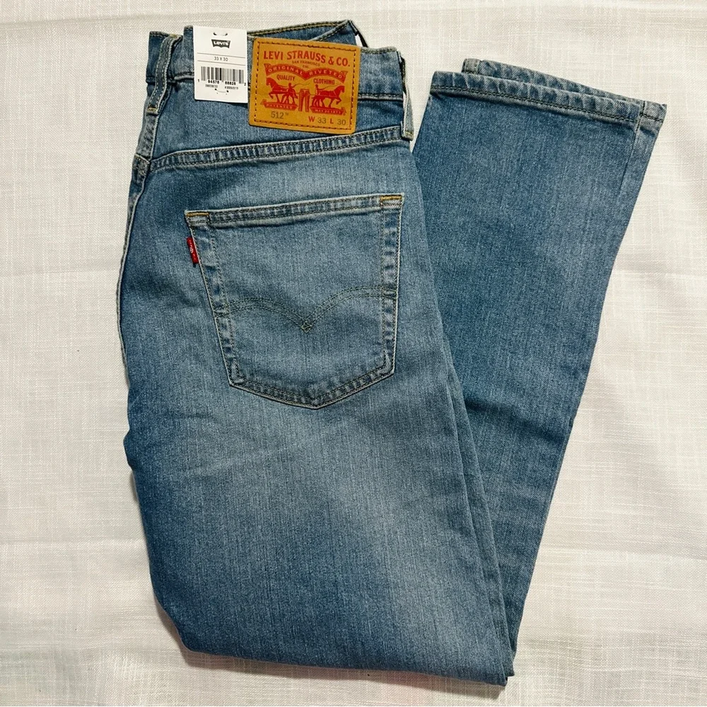 Brand new Levi's Men's Slim Fit Taper Jeans - Light Blue Denim size 33x30